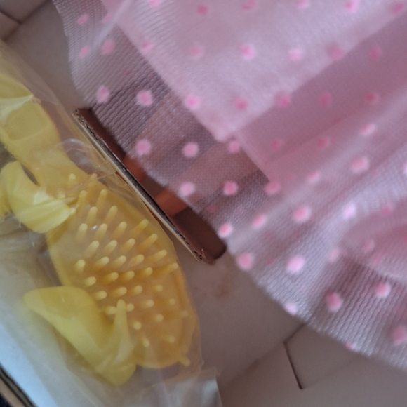 AVON EXCLUSIVE Spring blossom Barbie - Picture 4 of 12